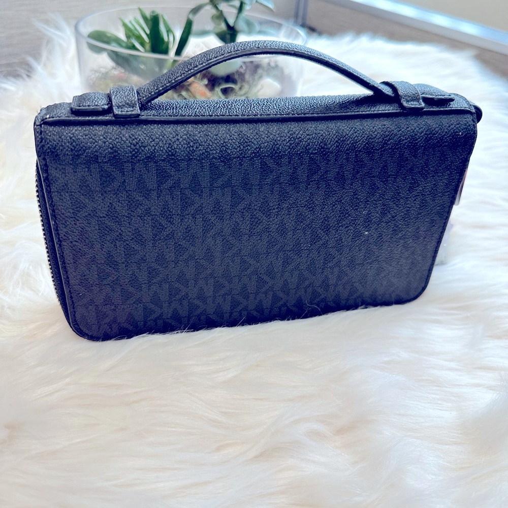 Meet your new go-to travel accessory!